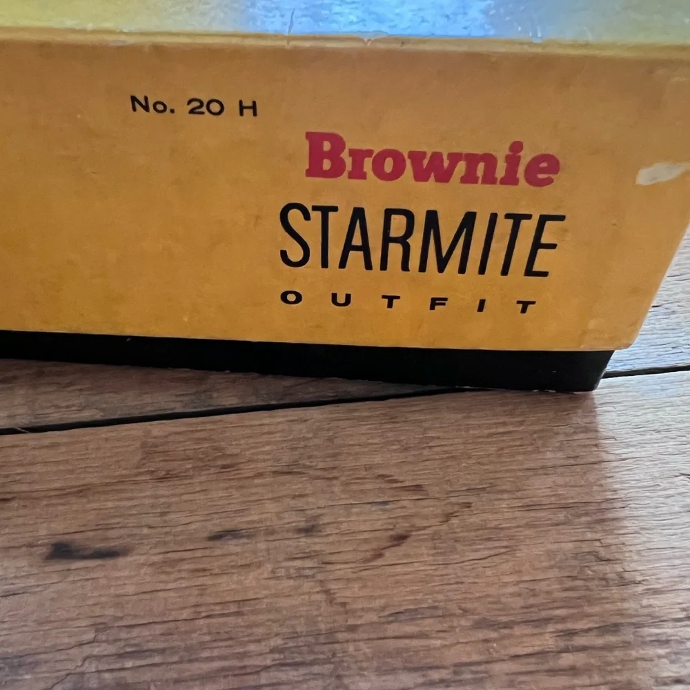 VINTAGE KODAK BROWNIE STARMITE 127 FILM CAMERA